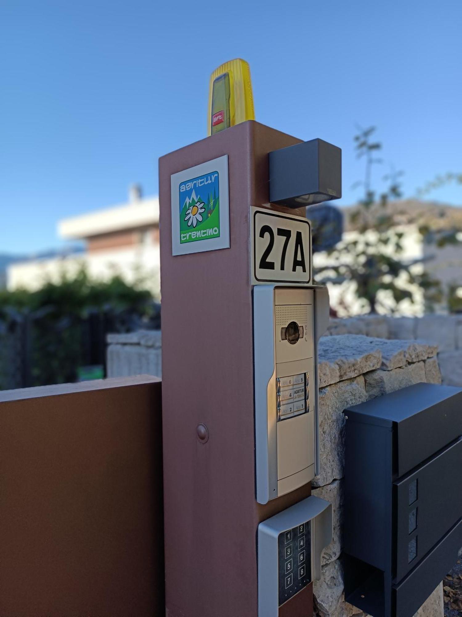Appartamenti Moderni, Luminosi E Tranquilli Con Parcheggio Privato - Agritur La Tenuta Trento Exterior foto